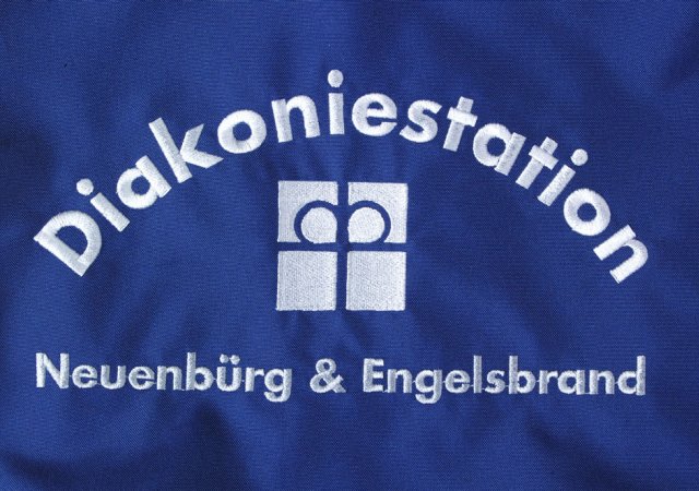 Veredelung mit Stickerei auf Jacke