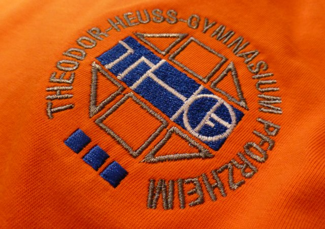 Veredelung mit Stickerei auf T-Shirt