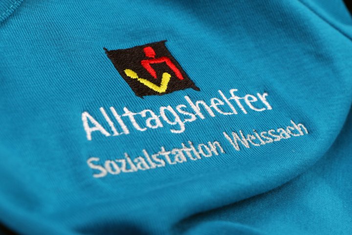 Veredelung mit Stickerei auf T-Shirt - Sozialstation