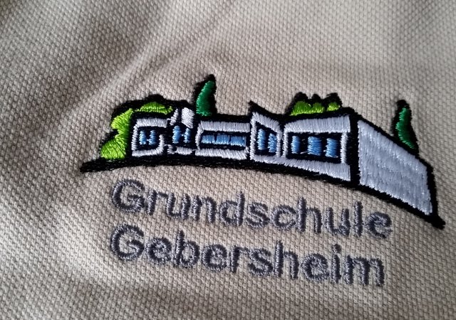 Veredelung mit Stickerei auf Poloshirt
