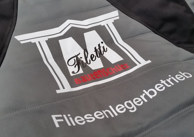 Veredelung mit Flexfolie auf Jacke - Handwerksbetrieb