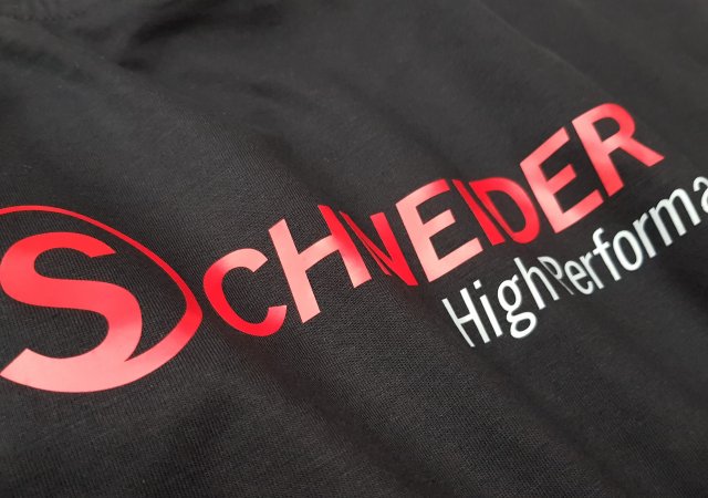 Veredelung mit Flexfolie auf T-Shirt - Industriefirma