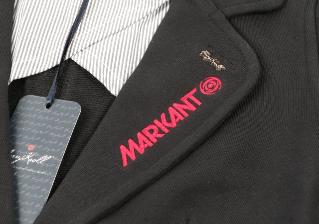 Stickerei auf Blazer-Kragen