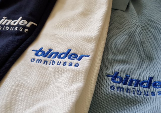 Veredelung mit Stickerei auf Poloshirt