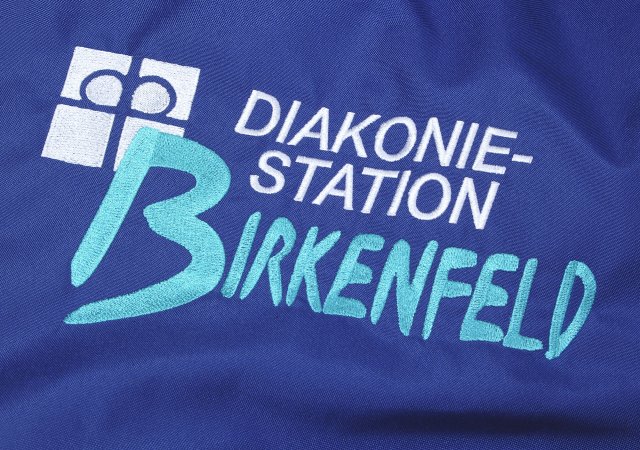 Veredelung mit Stickerei auf Jacke