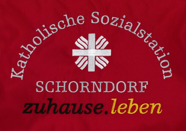 Veredelung mit Stickerei auf Jacke