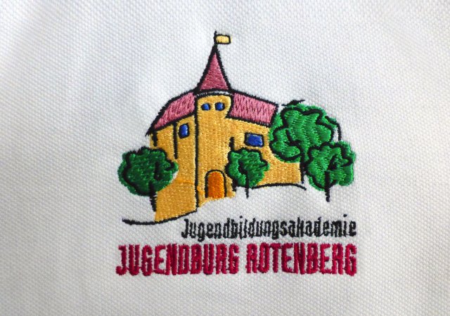 Veredelung mit Stickerei auf Poloshirt