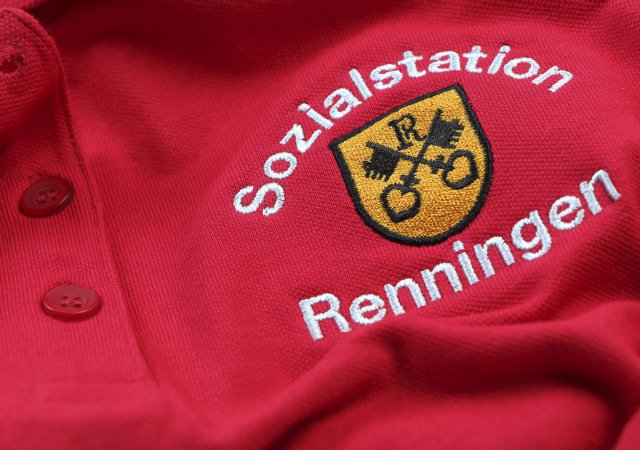 Veredelung mit Stickerei auf Poloshirt