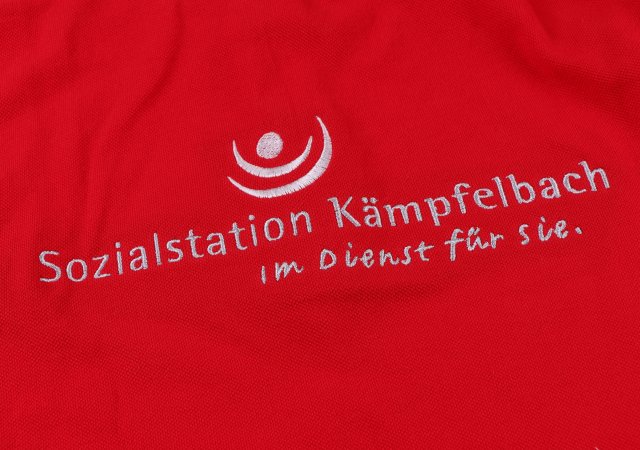 Veredelung mit Stickerei auf Poloshirt