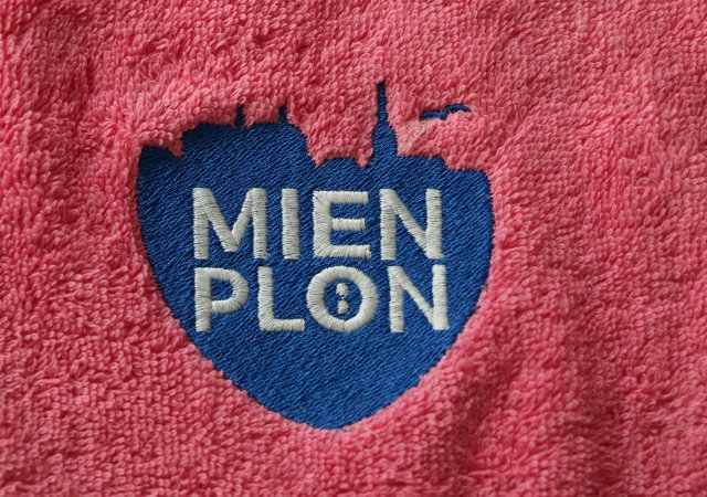Veredelung mit Stickerei auf Babylätzchen - Kommune