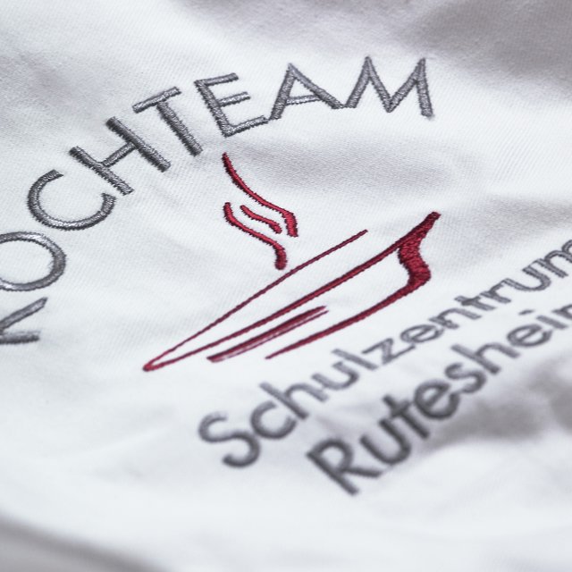 Veredelung mit Stickerei auf Schürze - Kommune